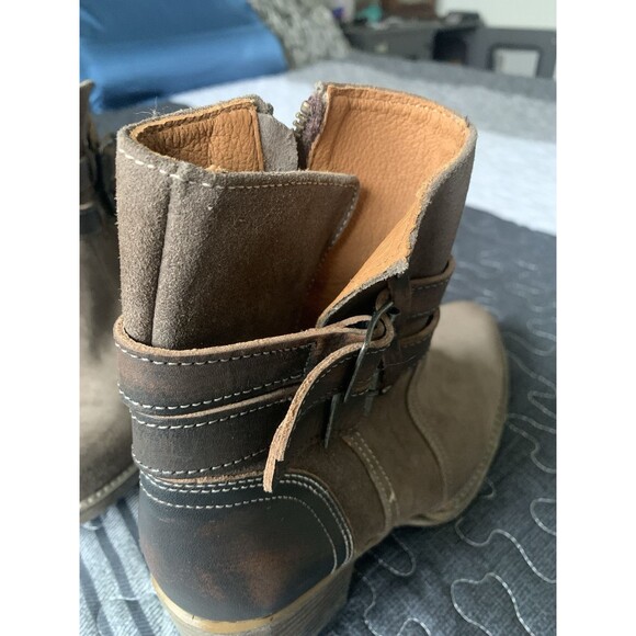 Freebird Brown and Tan Ankle Boots - Picture 10 of 16